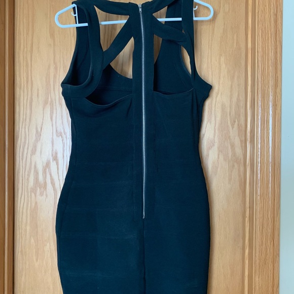 Black dress - Picture 3 of 3